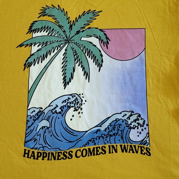 Vibe N' "Happiness Comes In Waves"🌊 Graphic Tee - NWT - Picture 3 of 10